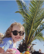 Load image into Gallery viewer, Sunnies - Black